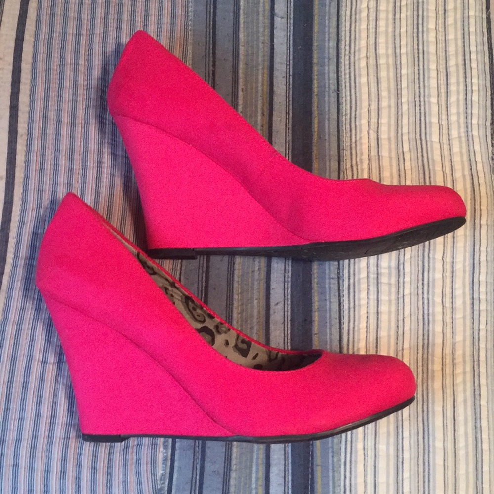 Pink wedge heels